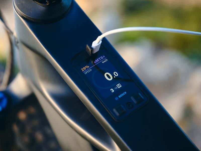 Bosch Kiox 400C display integrated in an e-MTB top tube, with a USB-C cable plugged in