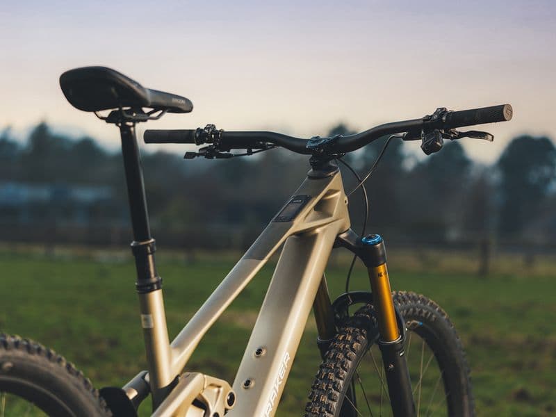 Mondraker Zendit RR in Desert colour, cockpit and frame detail