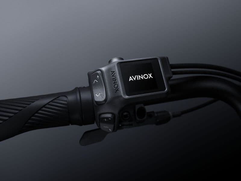 Avinox control display and wireless remote mounted on an e-MTB handlebar