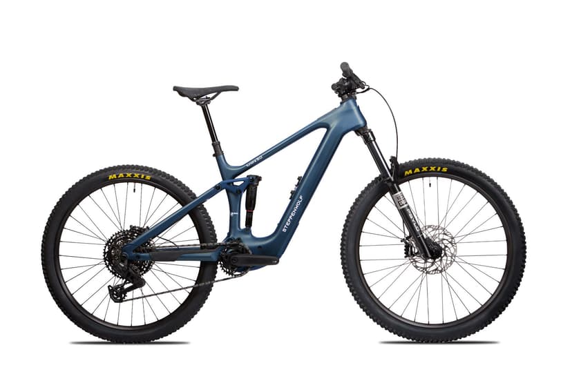 Steppenwolf Tundra 9 e-MTB in atlas blue matte, side view
