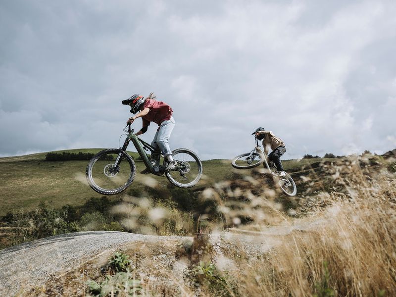 Merida eONE-EIGHTY FR 800 e-MTB, riding shot 1