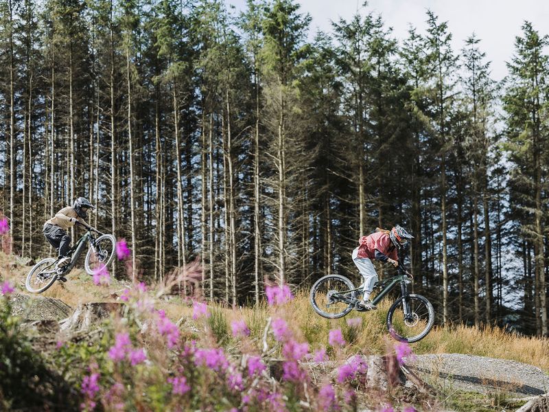 Merida eONE-EIGHTY FR 600 e-MTB, riding shot 2
