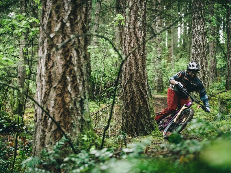Santa Cruz Heckler SL X0 AXS RSV e-MTB, riding shot 4