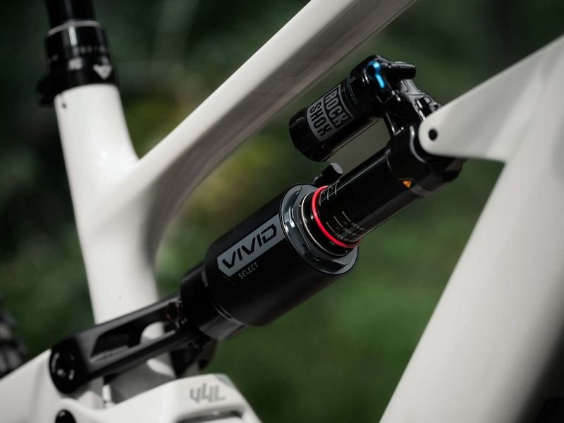 YT Industries Decoy SN Core 2 e-MTB, gallery shot 7