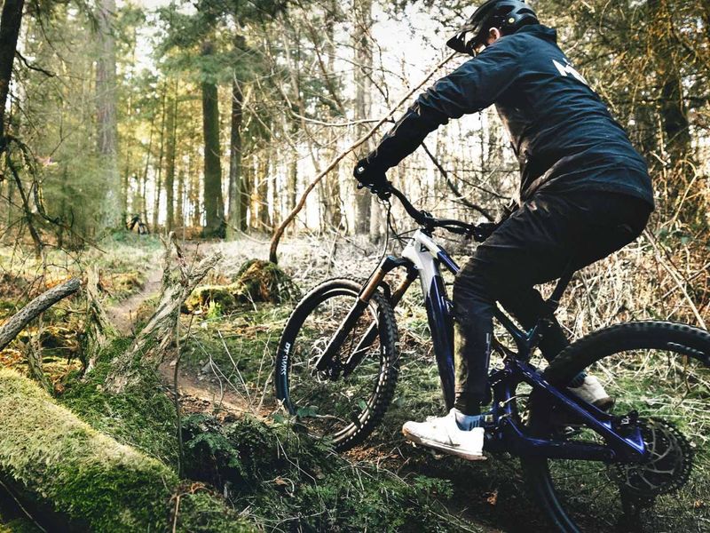 YT Industries Decoy SN 29 Core 4 e-MTB, gallery shot 7