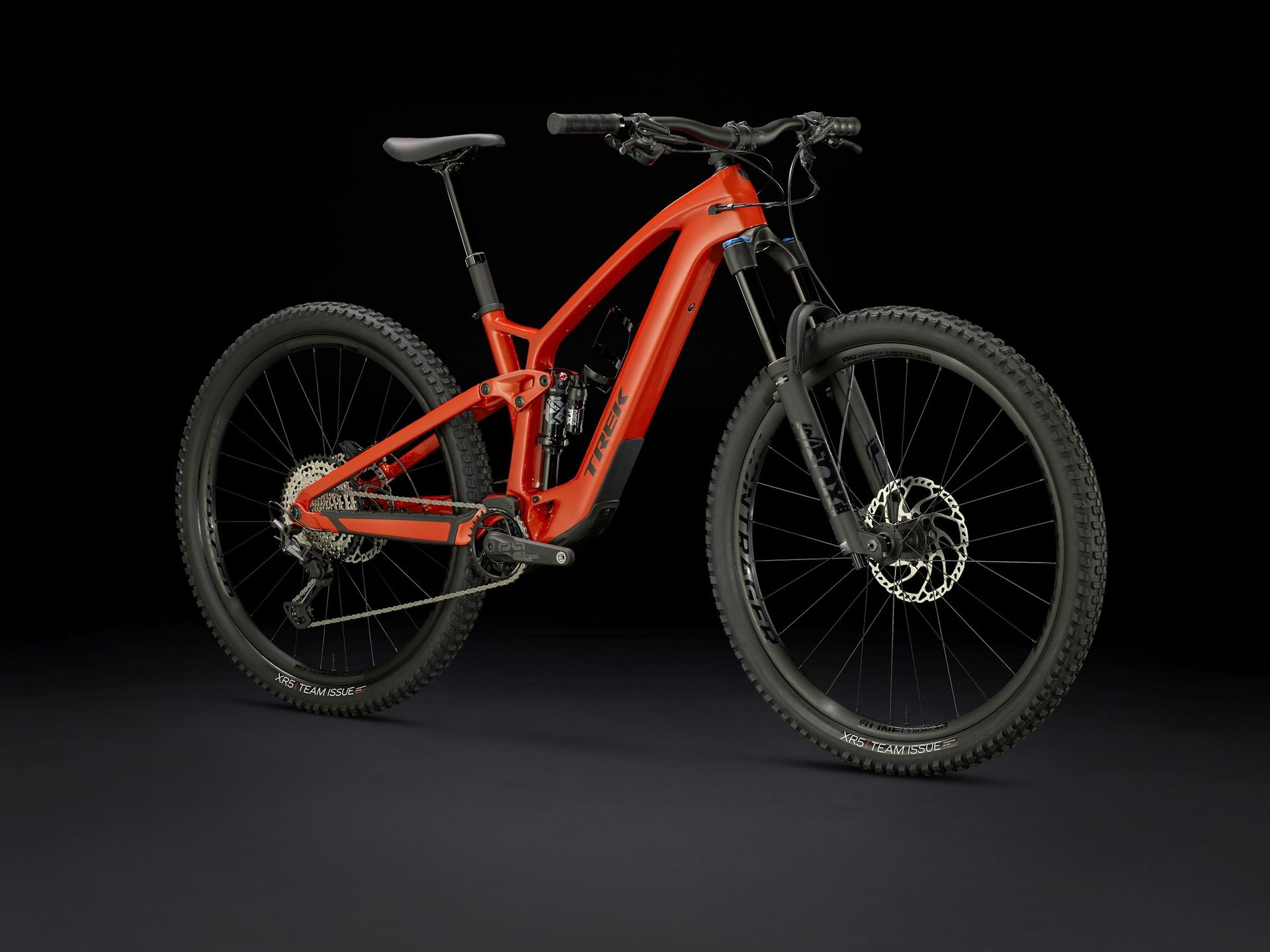 Trek Fuel EXe 9.7 e-MTB, studio three-quarter view 1