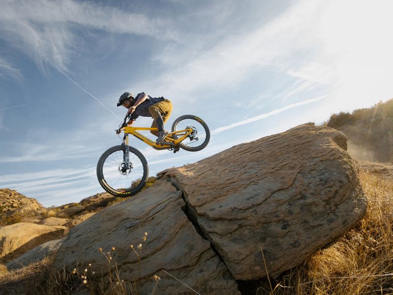 Santa Cruz Heckler SL X0 AXS RSV e-MTB, riding shot 2