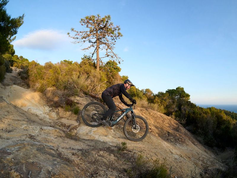 Giant Stance E+ 0 e-MTB, riding shot 2
