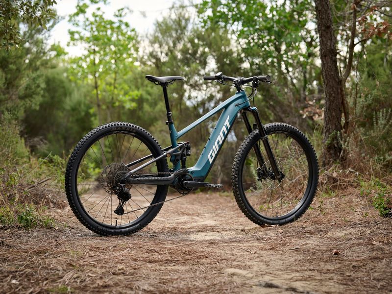 Giant Stance E+ 0 e-MTB, studio shot 8