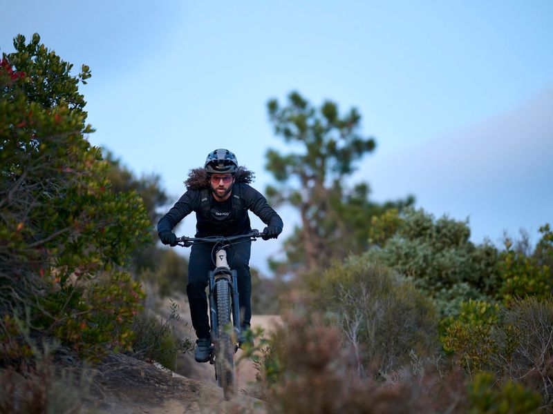 Giant Stance E+ 1 e-MTB, riding shot 1