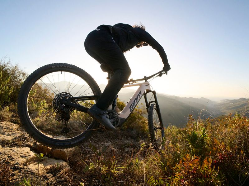 Giant Stance E+ 1 e-MTB, riding shot 3