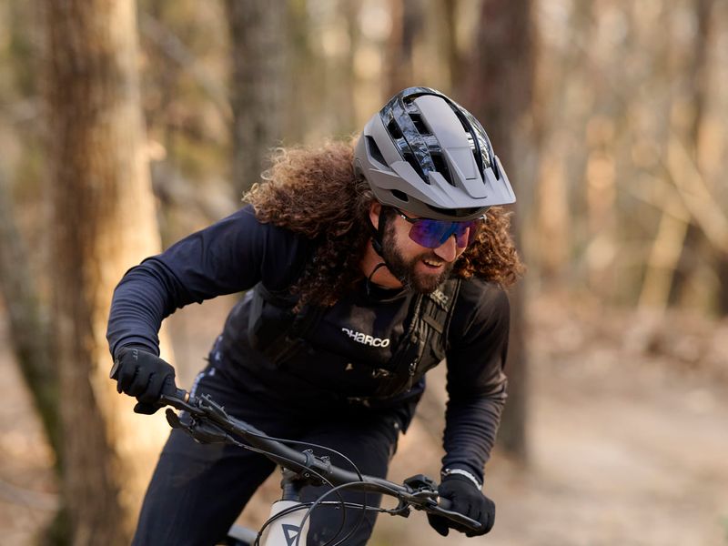 Giant Stance E+ 1 e-MTB, riding shot 2