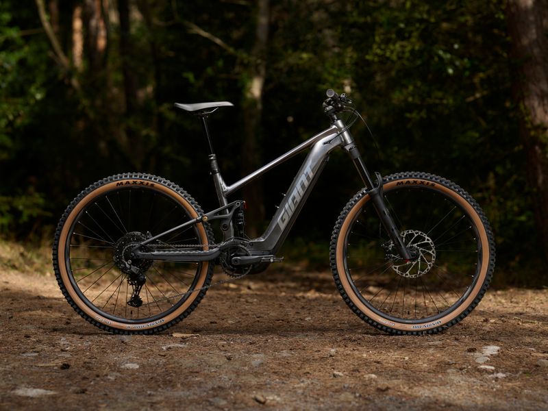 Giant Stance E+ 1 e-MTB, studio shot 8