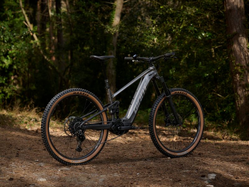 Giant Stance E+ 1 e-MTB, studio shot 9