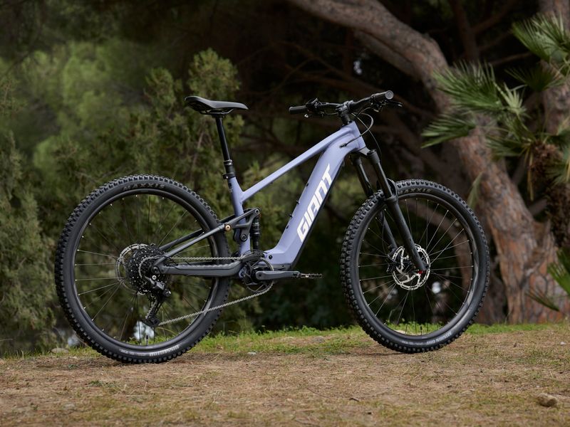 Giant Stance E+ 2 e-MTB, riding shot 1