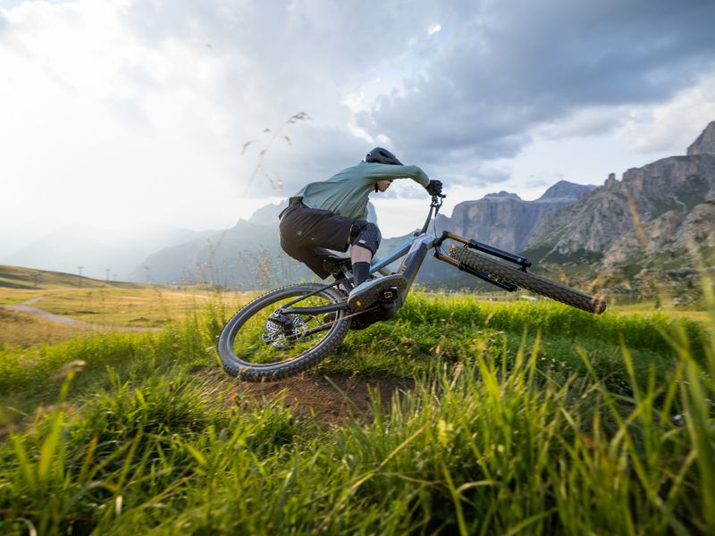 Giant Trance Advanced E+ 0 e-MTB, riding shot 3