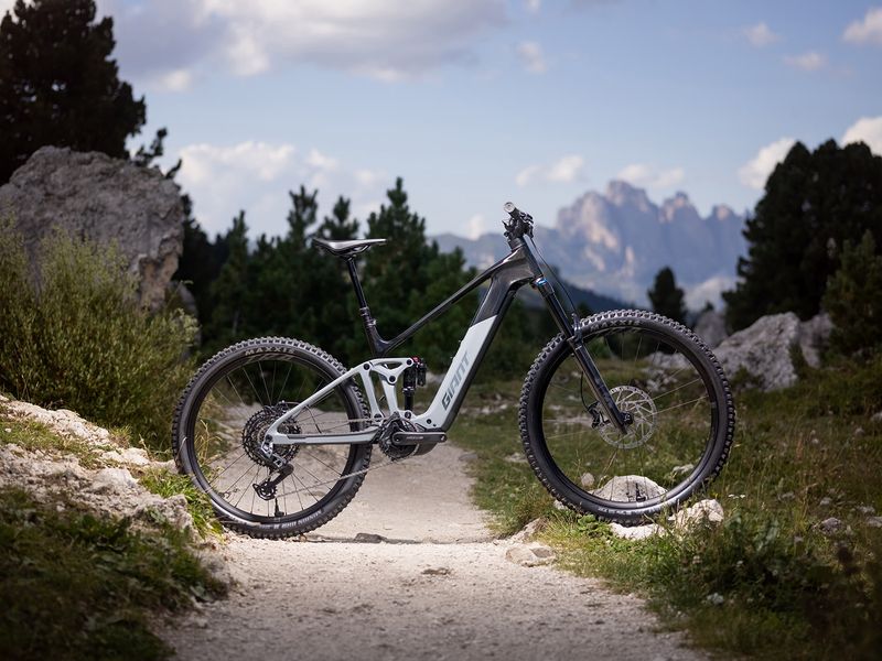 Giant Trance Advanced E+ 1 e-MTB, studio shot 8