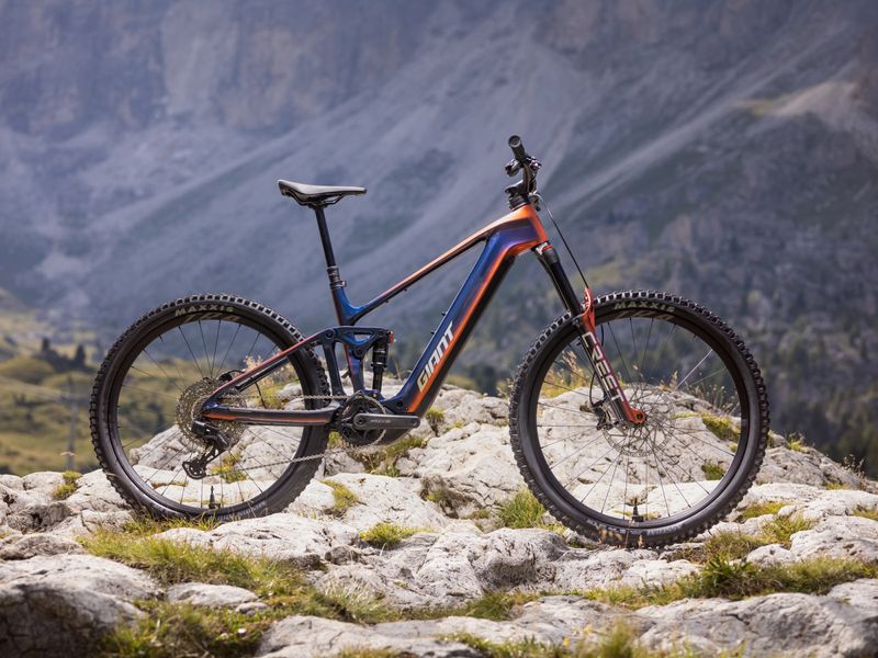 Giant Trance Advanced E+ SE e-MTB, studio shot 8