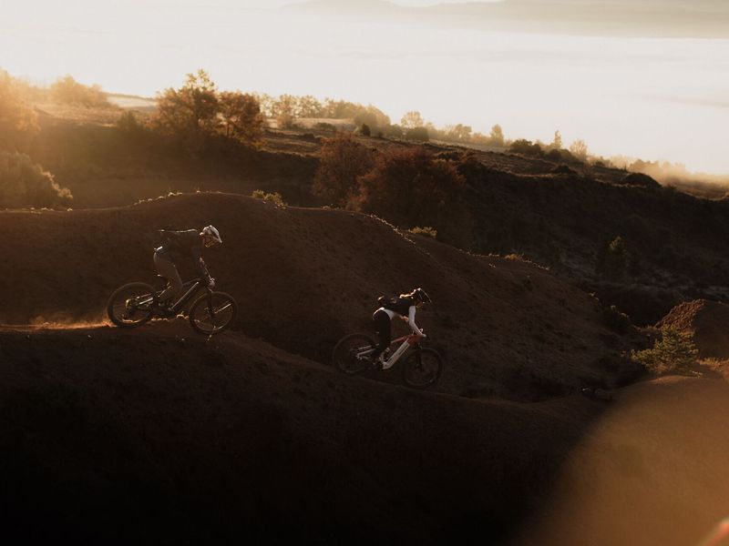Simplon Rift :e Expert+ e-MTB, riding shot 1