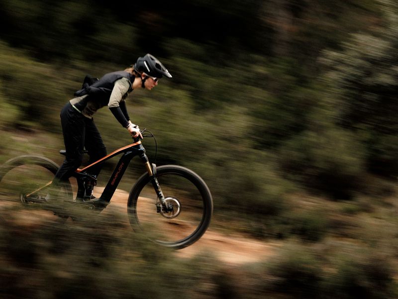 Simplon Rapcon :ePinion Ultimate e-MTB, riding shot 1