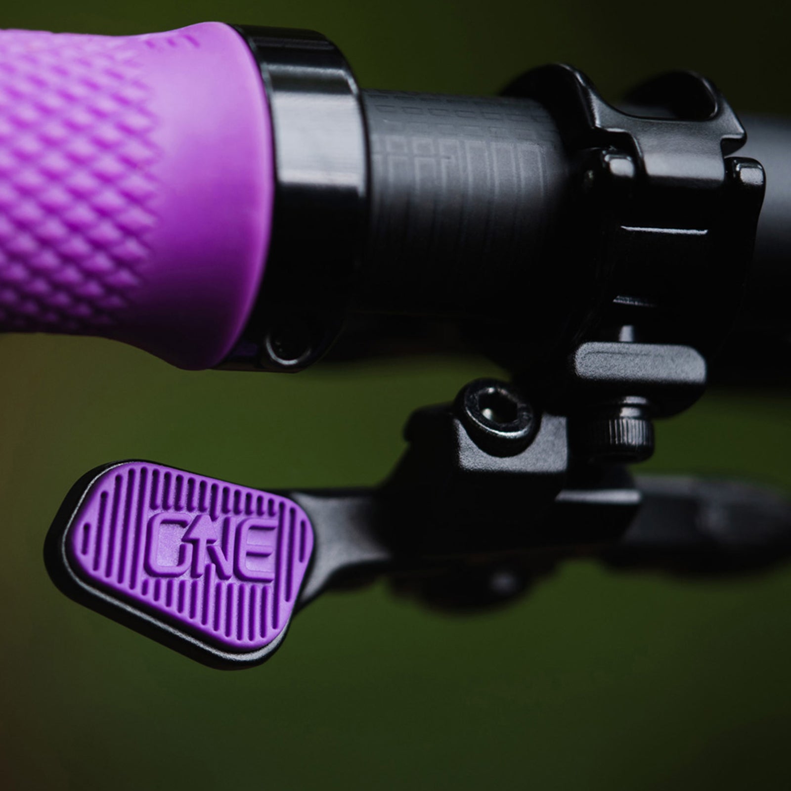 OneUp V3 Dropper Remote, detail 2