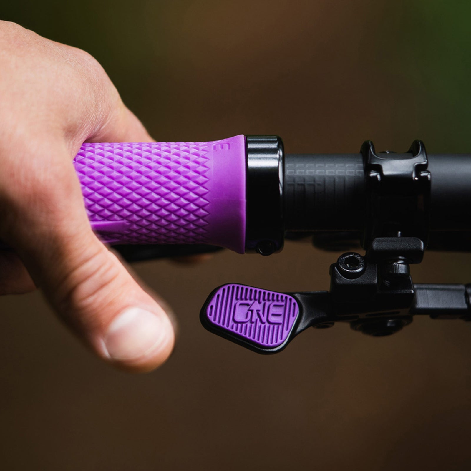 OneUp V3 Dropper Remote, detail 1