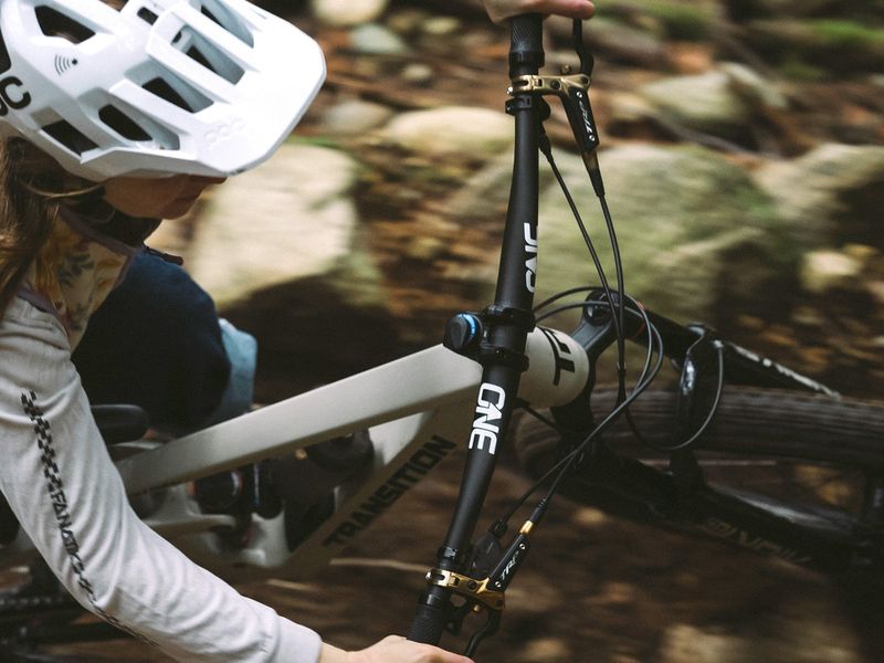 OneUp V2 Carbon Handlebar, detail 2