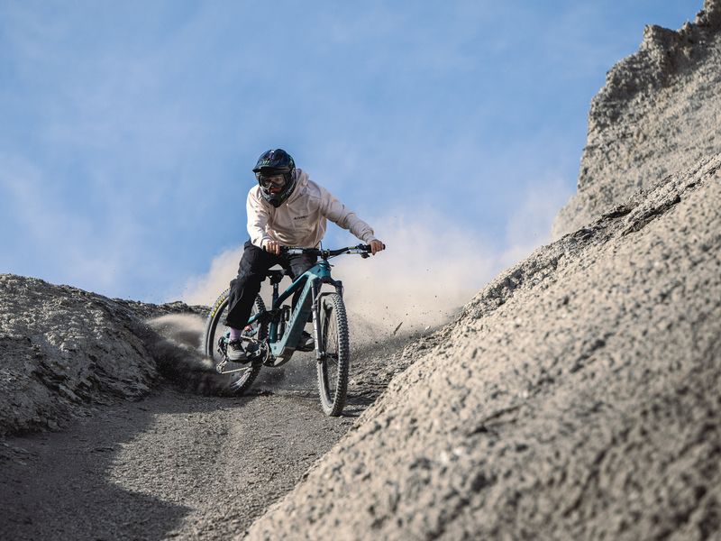 Santa Cruz Bullit XT Di2 RSV e-MTB, riding shot 2