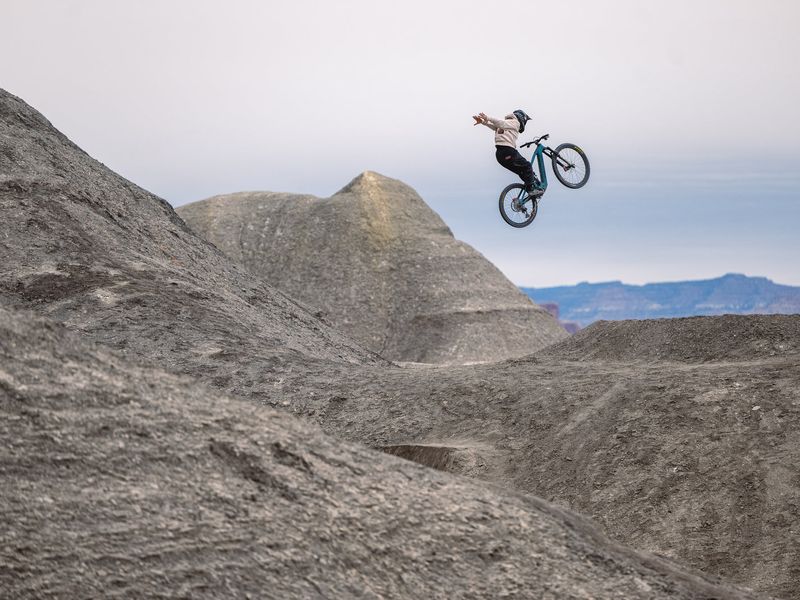 Santa Cruz Bullit X0 AXS RSV e-MTB, riding shot 3