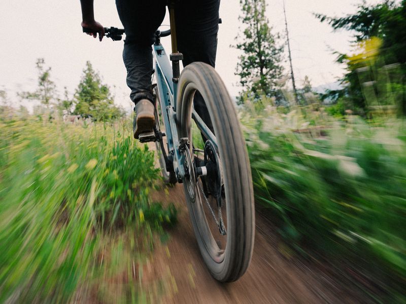 Santa Cruz Vala XT Di2 RSV e-MTB, riding shot 2