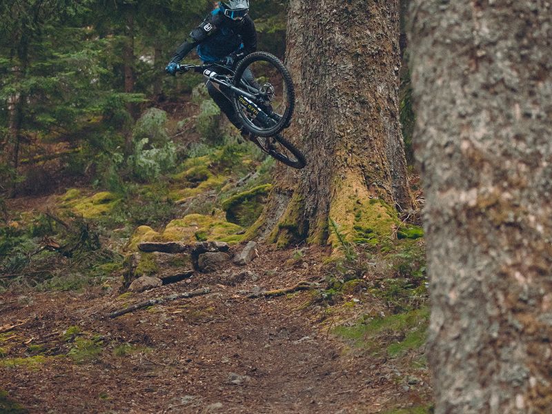 Husqvarna Hard Cross HC5 e-MTB, riding shot 1