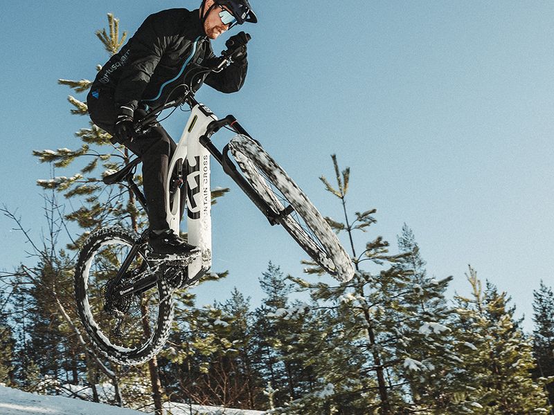 Husqvarna Mountain Cross MC4 e-MTB, riding shot 1