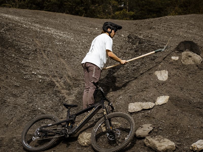 Propain Ekano AL Enduro Base e-MTB, riding shot 2