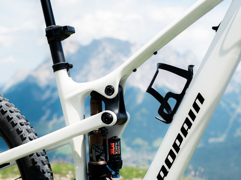 Propain Sresh SL Ultimate e-MTB, riding shot 3
