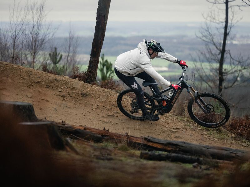 Santa Cruz Vala GX AXS e-MTB, riding shot 1