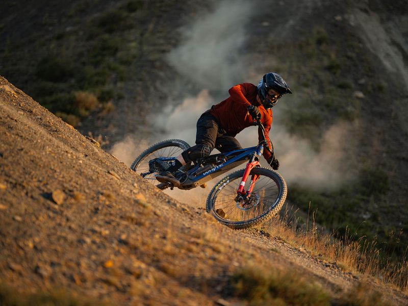 Whyte Karve EVO RSX e-MTB, riding shot 1