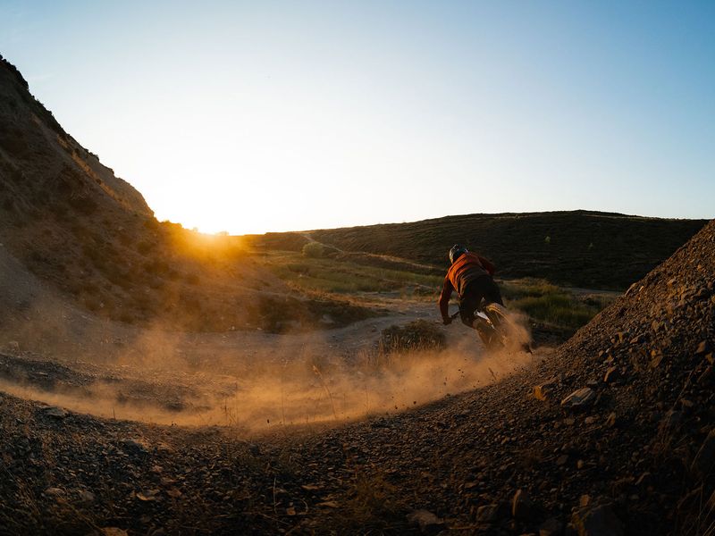Whyte Karve EVO RS e-MTB, riding shot (RSX) 2
