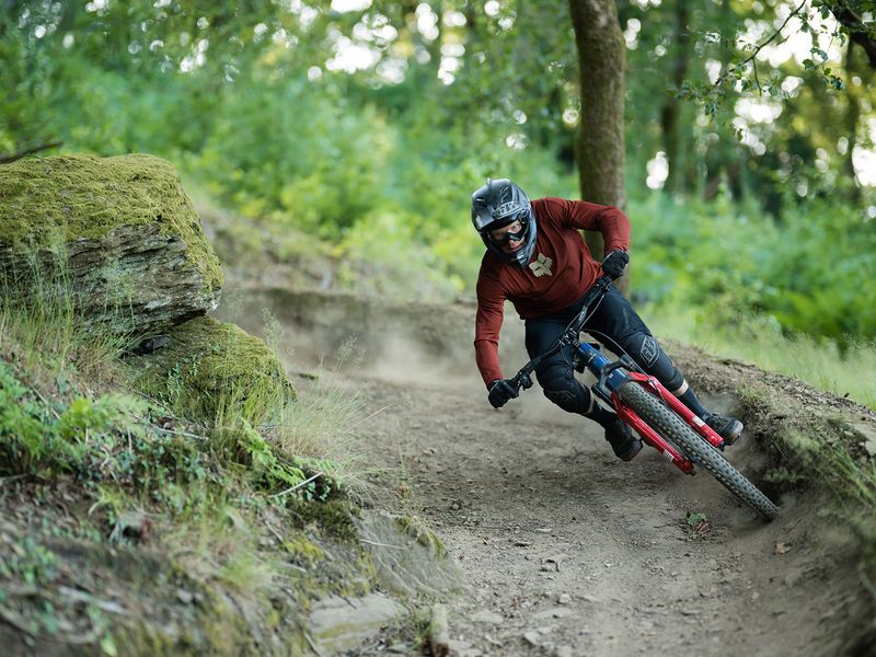 Whyte Karve EVO RSX e-MTB, riding shot 2