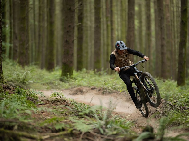 Whyte Karve RSX e-MTB, riding shot 1