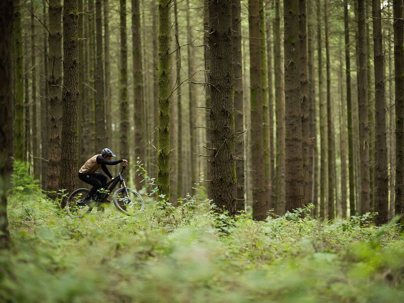 Whyte Karve RS e-MTB, riding shot (RSX) 1