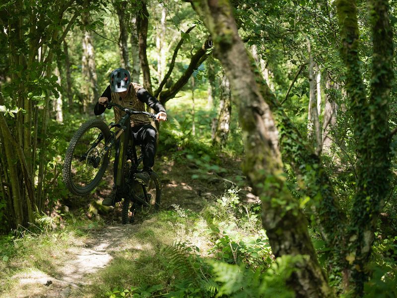 Whyte Karve RS e-MTB, riding shot (RSX) 2