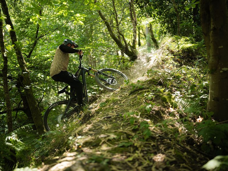 Whyte Karve RSX e-MTB, riding shot 3