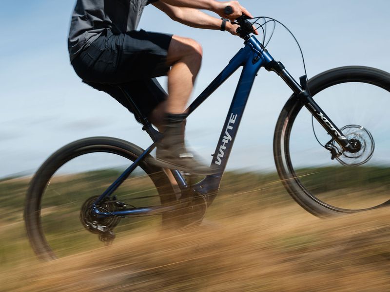 Whyte Secta-E e-MTB, riding shot 2