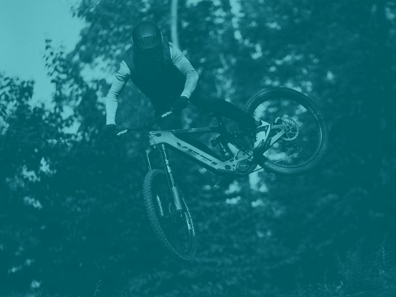 Yeti LTe 90 e-MTB, riding shot 1