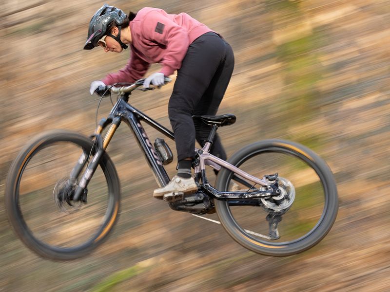 Pivot Shuttle AMP'd Team XX Eagle Transmission e-MTB, riding shot 5