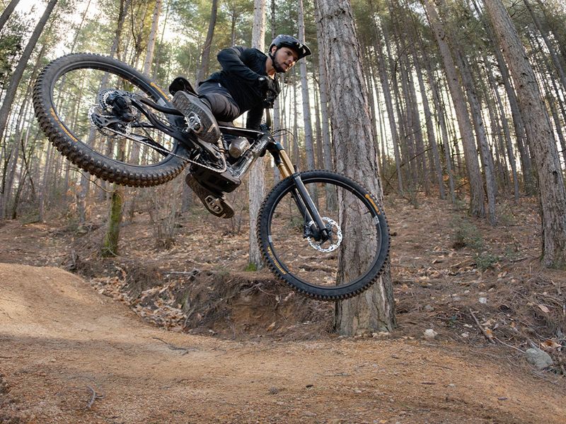 Pivot Shuttle AMP'd Ride GX Eagle Transmission e-MTB, riding shot 3