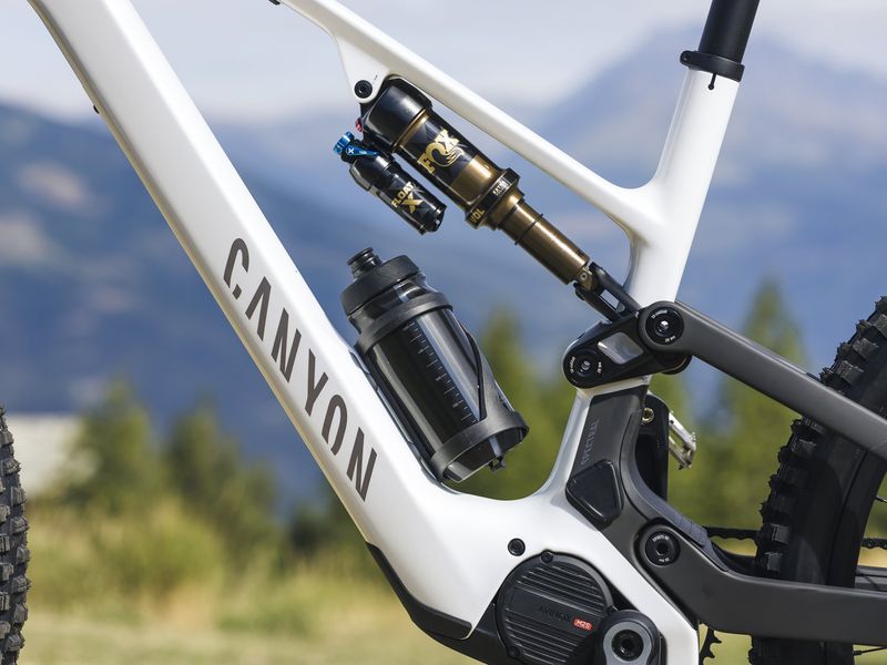 Canyon Spectral:ON CF 9 carbon frame with Fox Float X shock and Avinox M2S motor