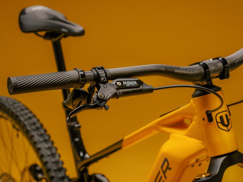 Mondraker Level XR cockpit and top tube