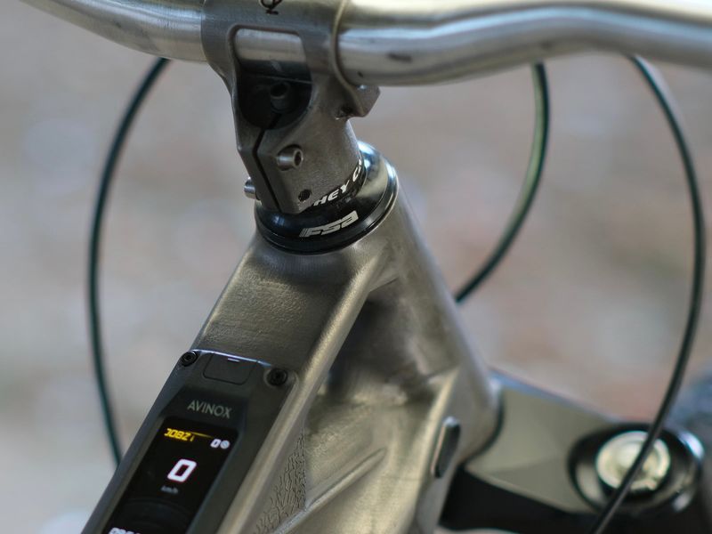 Goobz-E titanium head tube with Avinox top-tube display and titanium stem