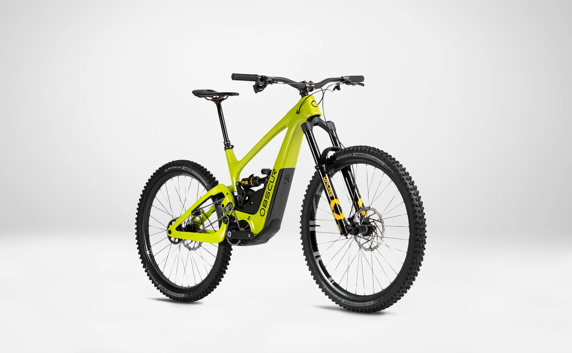 Obscur Enyx carbon e-MTB in green, three-quarter view